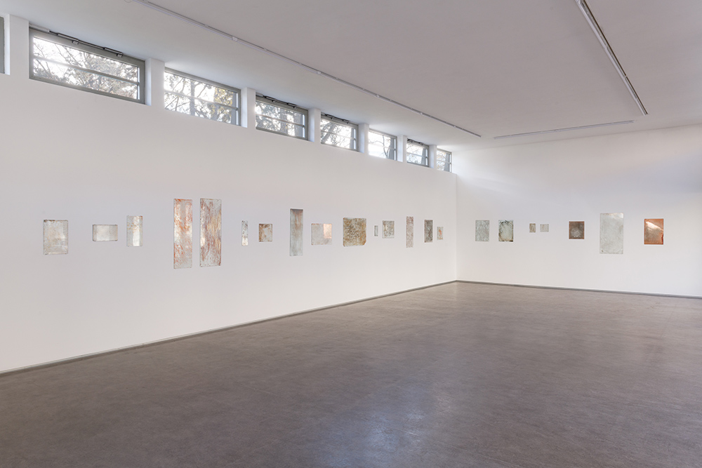 Exhibition view DISPLACED, Alicja Karska, Aleksandra Went; Galerie Stadtpark Krems, 2023; Photo: Stefan Lux; Alicja Karska, Aleksandra Went; Rysunki (drawings), 2023; Room installation; 29 mirrors, various sizes. sizes