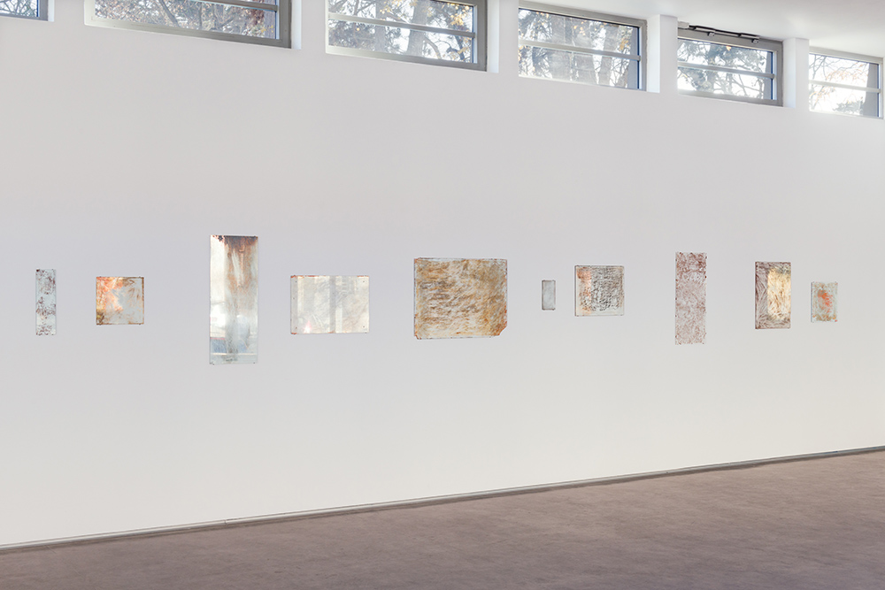 Exhibition view DISPLACED, Alicja Karska, Aleksandra Went; Galerie Stadtpark Krems, 2023; Photo: Stefan Lux; Alicja Karska, Aleksandra Went; Rysunki (drawings), 2023; Room installation; 29 mirrors, various sizes. sizes