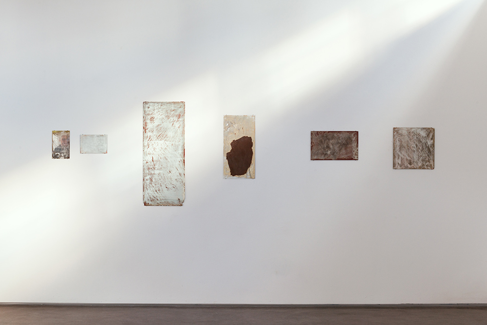 Exhibition view DISPLACED, Alicja Karska, Aleksandra Went; Galerie Stadtpark Krems, 2023; Photo: Stefan Lux; Alicja Karska, Aleksandra Went; Rysunki (drawings), 2023; Room installation; 29 mirrors, various sizes. sizes