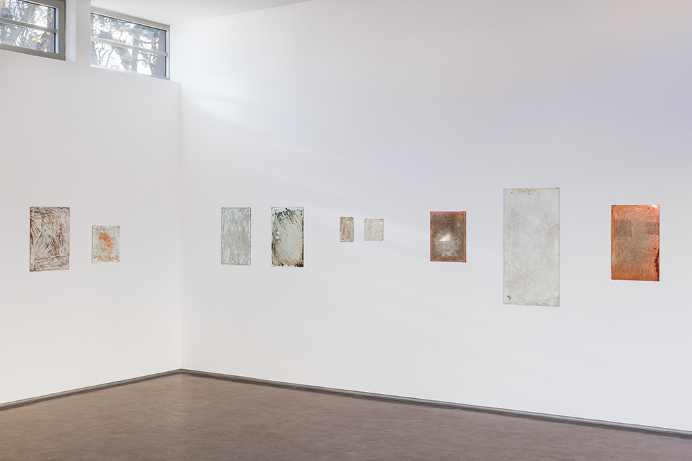 Exhibition view DISPLACED, Alicja Karska, Aleksandra Went; Galerie Stadtpark Krems, 2023; Photo: Stefan Lux; Alicja Karska, Aleksandra Went; Rysunki (drawings), 2023; Room installation; 29 mirrors, various sizes. sizes