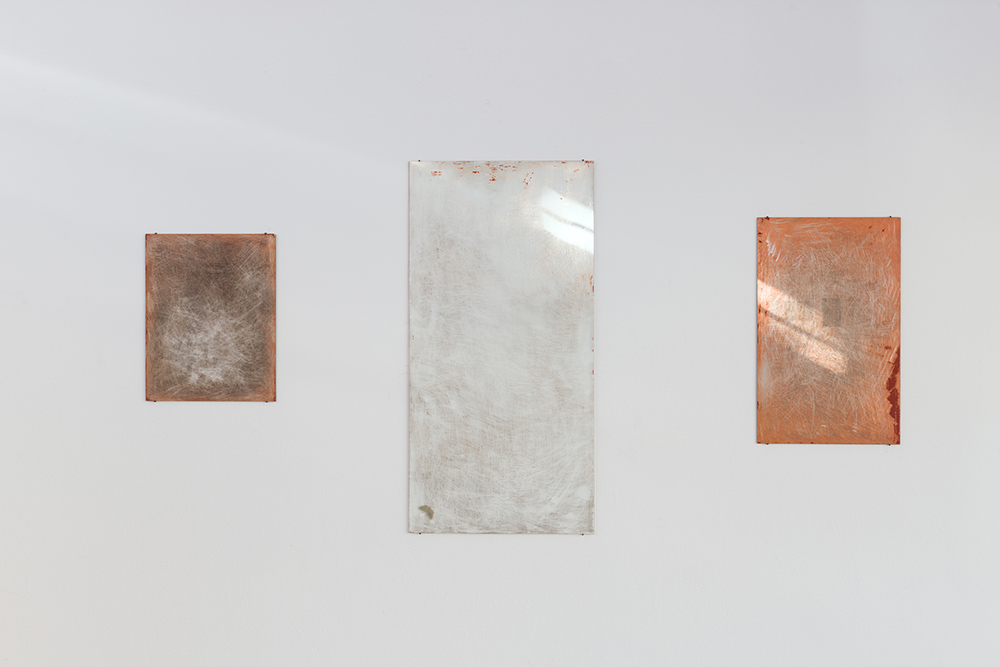 Exhibition view DISPLACED, Alicja Karska, Aleksandra Went; Galerie Stadtpark Krems, 2023; Photo: Stefan Lux; Alicja Karska, Aleksandra Went; Rysunki (drawings), 2023; Room installation; 29 mirrors, various sizes. sizes