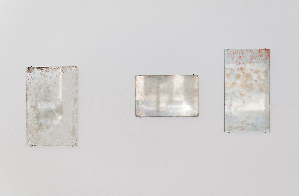 Exhibition view DISPLACED, Alicja Karska, Aleksandra Went; Galerie Stadtpark Krems, 2023; Photo: Stefan Lux; Alicja Karska, Aleksandra Went; Rysunki (drawings), 2023; Room installation; 29 mirrors, various sizes. sizes