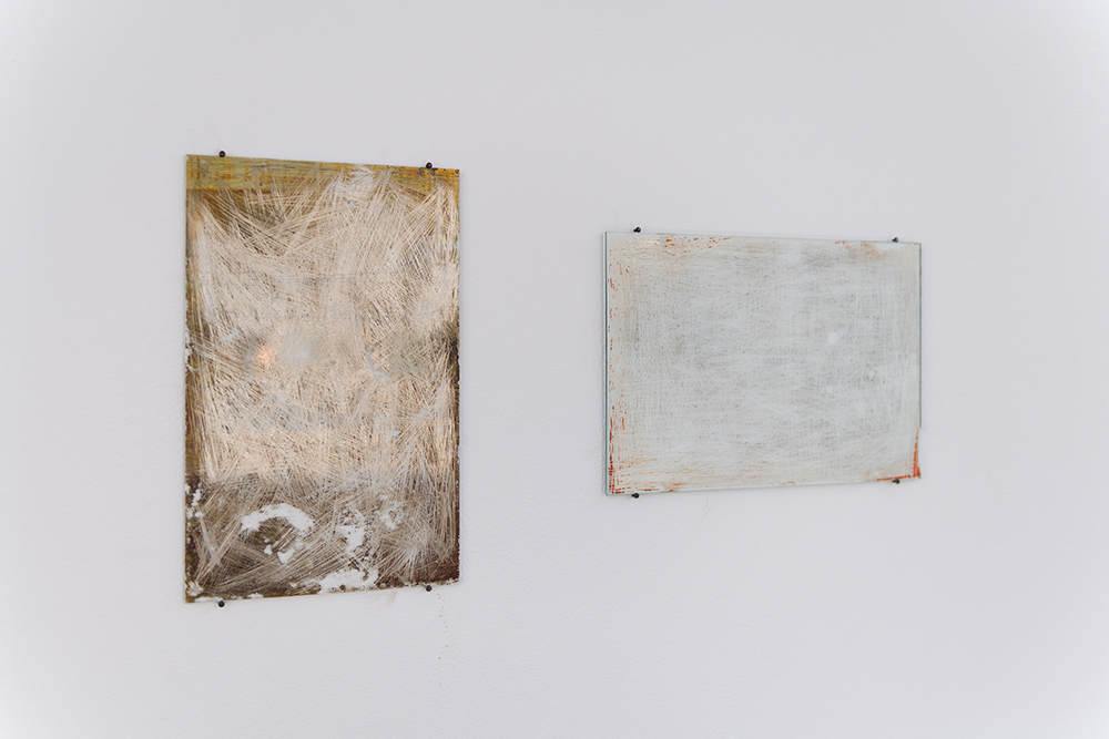 Exhibition view DISPLACED, Alicja Karska, Aleksandra Went; Galerie Stadtpark Krems, 2023; Photo: Stefan Lux; Alicja Karska, Aleksandra Went; Rysunki (drawings), 2023; Room installation; 29 mirrors, various sizes. sizes