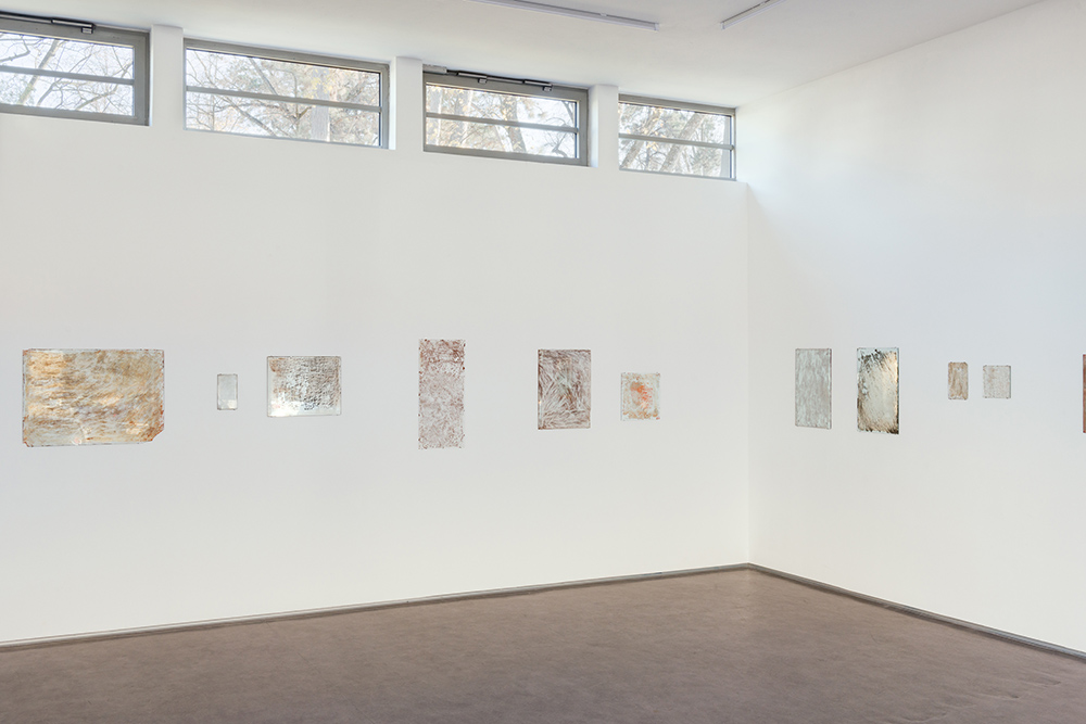 Exhibition view DISPLACED, Alicja Karska, Aleksandra Went; Galerie Stadtpark Krems, 2023; Photo: Stefan Lux; Alicja Karska, Aleksandra Went; Rysunki (drawings), 2023; Room installation; 29 mirrors, various sizes. sizes